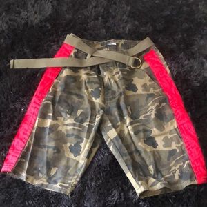 ➰FASHION-NOVA CAMO SHORTS➰